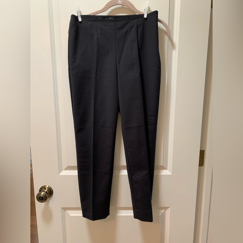 St John ankle length pants in knit size 4 Black with center seam and slits